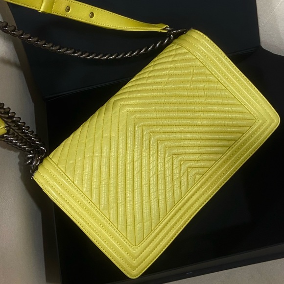 ๐๐Chanel chevron Yellow New medium Boy Bag - Picture 5 of 9